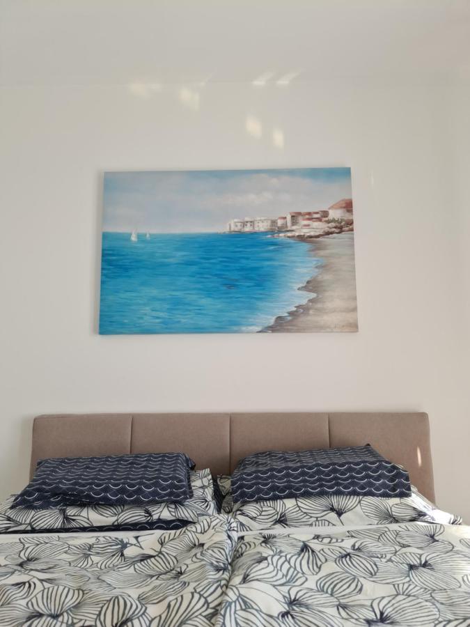 Mare With Parking *